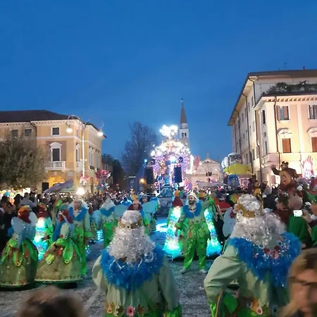 Monolocale Spese Incluse In Piazza * موليانو فينيتو
